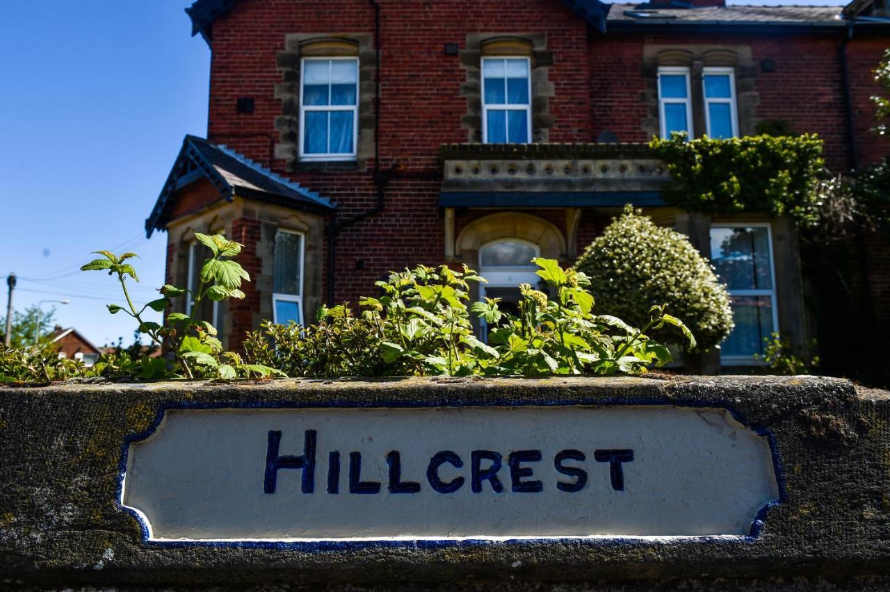 Bed and Breakfast Hillcrest Уитби Экстерьер фото