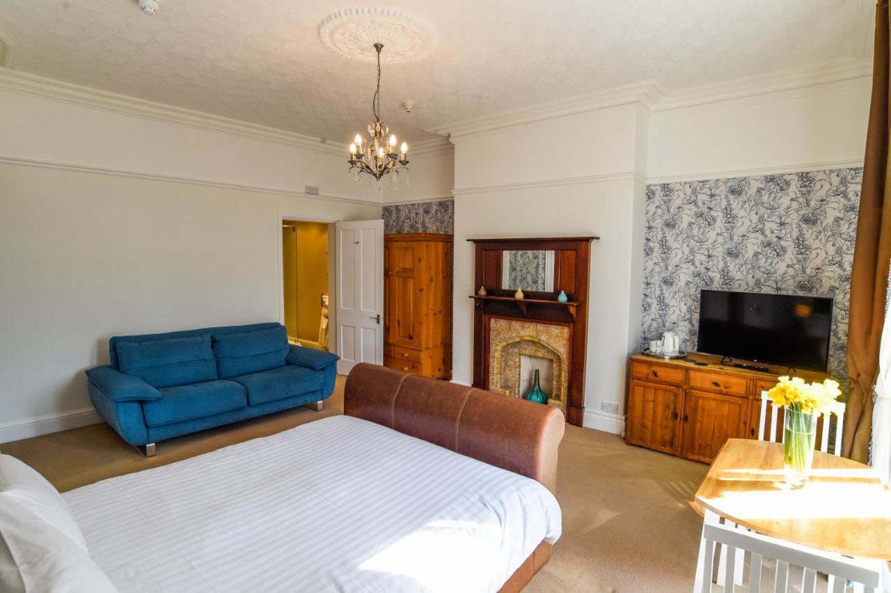 Bed and Breakfast Hillcrest Уитби Экстерьер фото