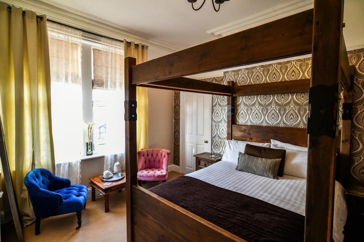 Bed and Breakfast Hillcrest Уитби Экстерьер фото