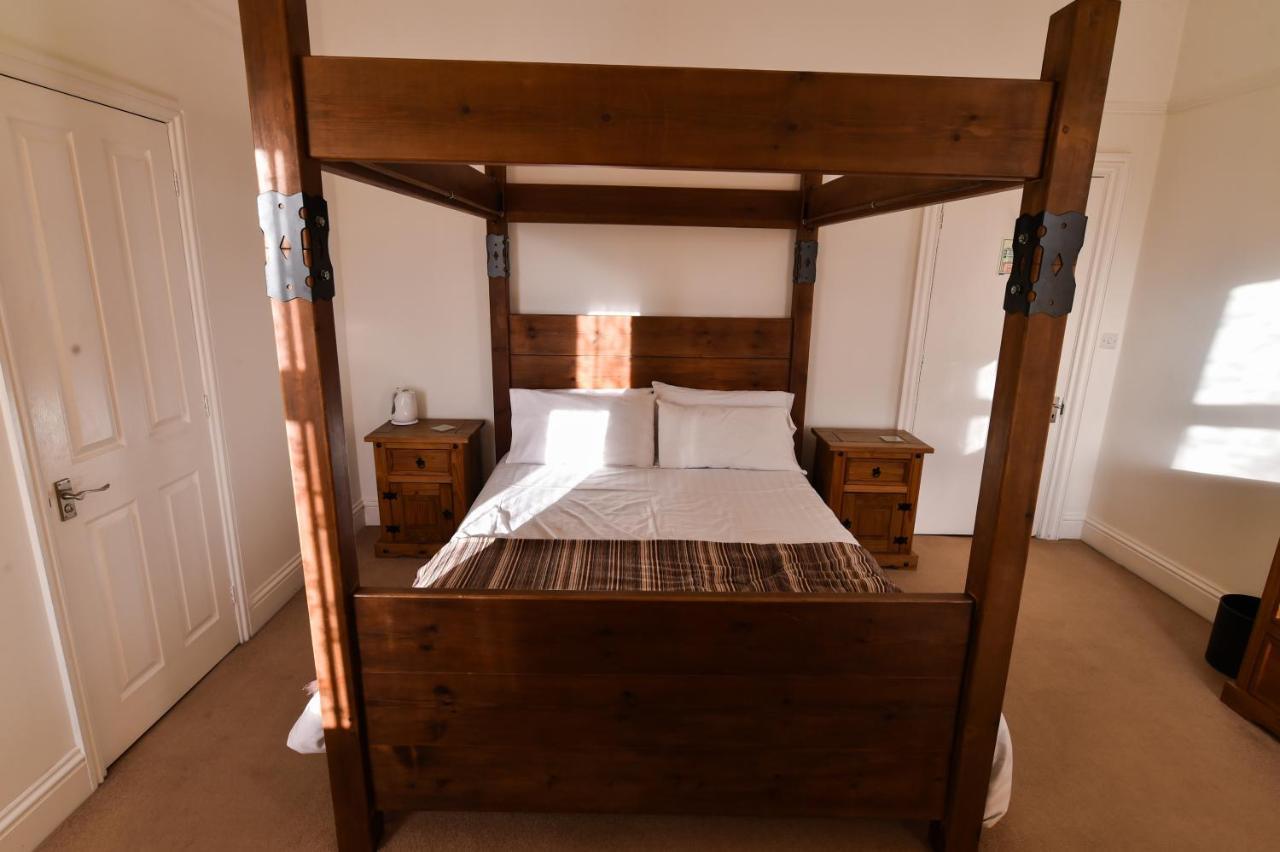 Bed and Breakfast Hillcrest Уитби Экстерьер фото