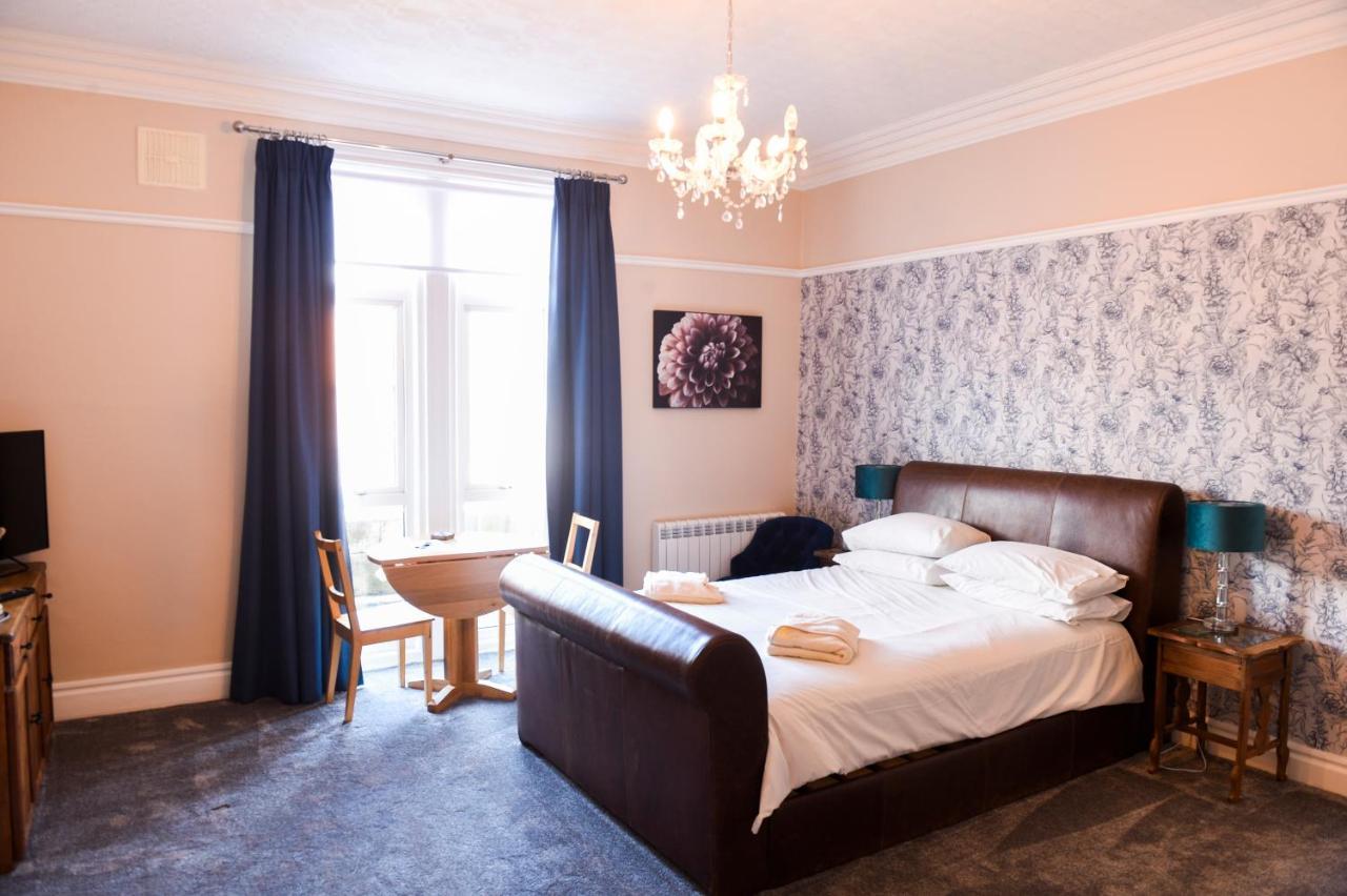 Bed and Breakfast Hillcrest Уитби Экстерьер фото