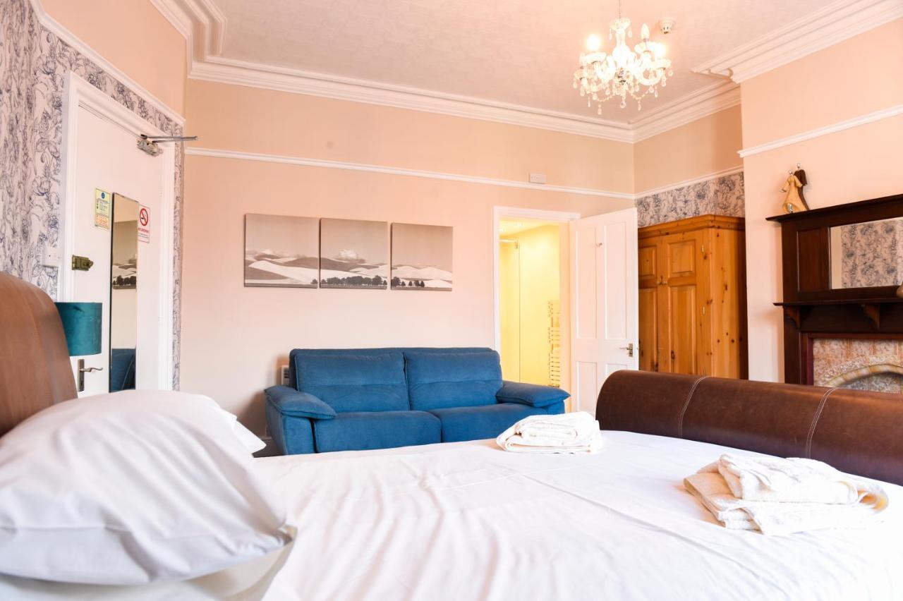 Bed and Breakfast Hillcrest Уитби Экстерьер фото