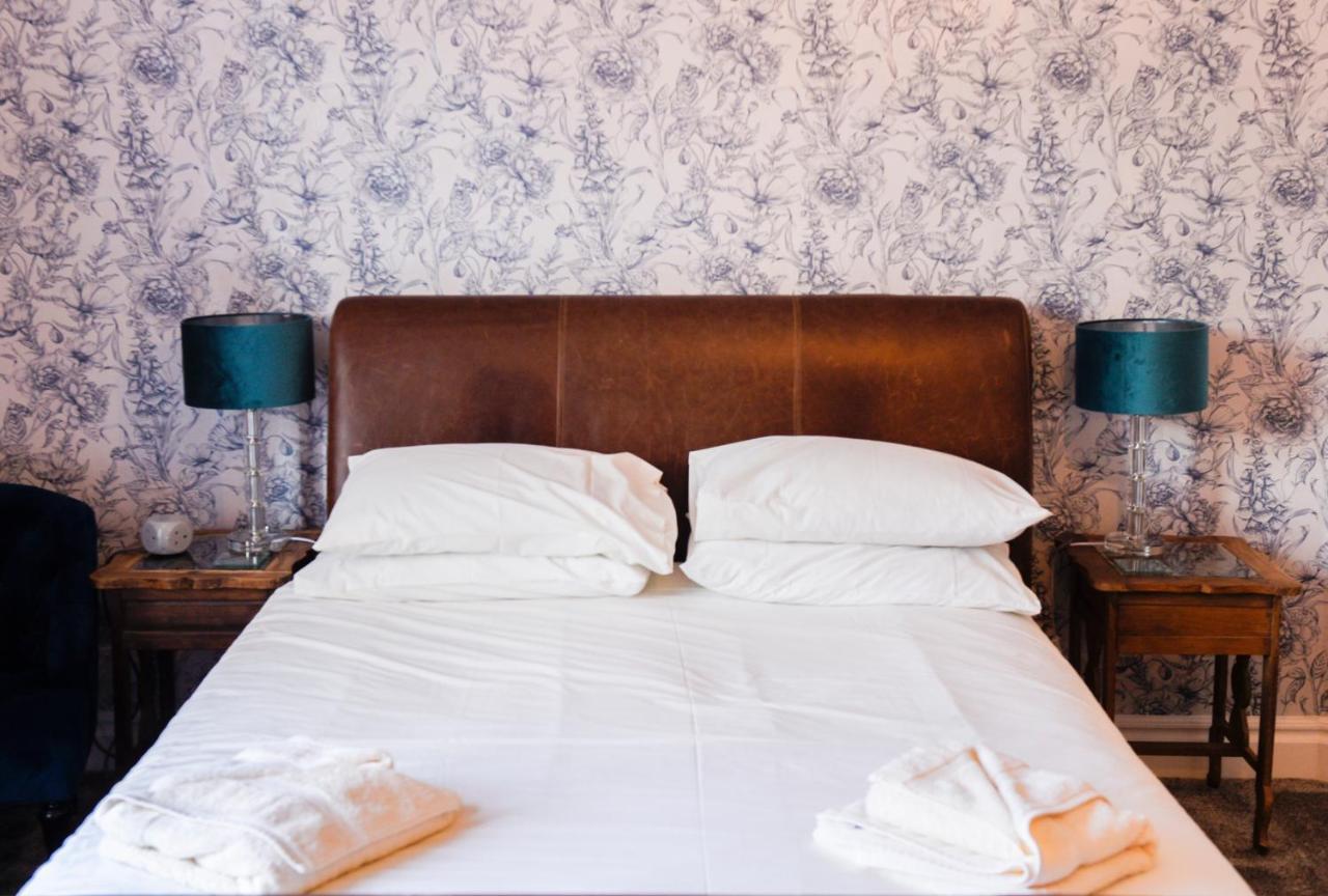 Bed and Breakfast Hillcrest Уитби Экстерьер фото
