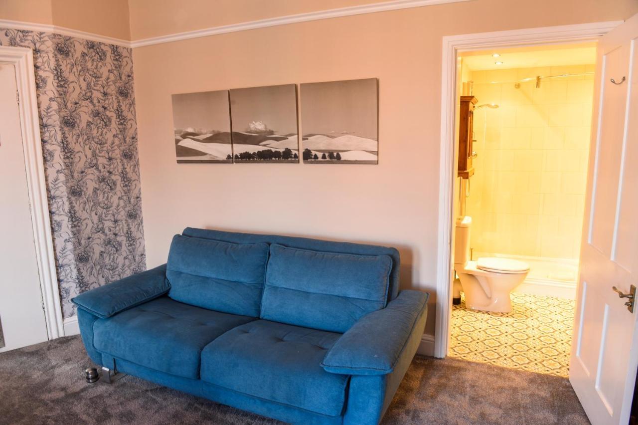 Bed and Breakfast Hillcrest Уитби Экстерьер фото