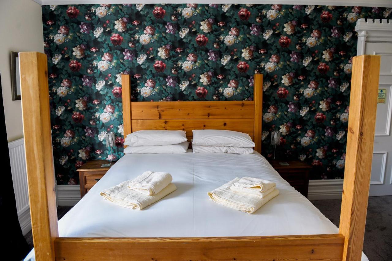 Bed and Breakfast Hillcrest Уитби Экстерьер фото