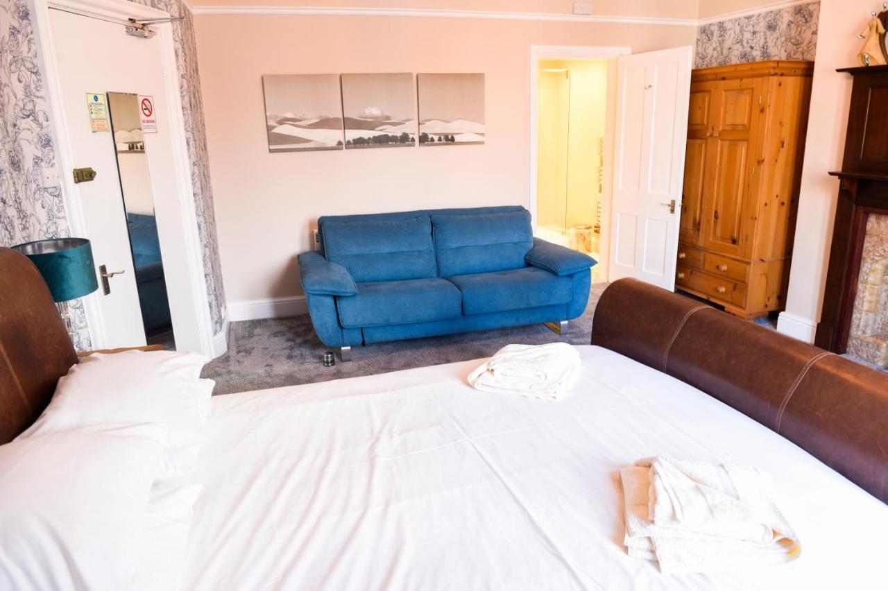 Bed and Breakfast Hillcrest Уитби Экстерьер фото