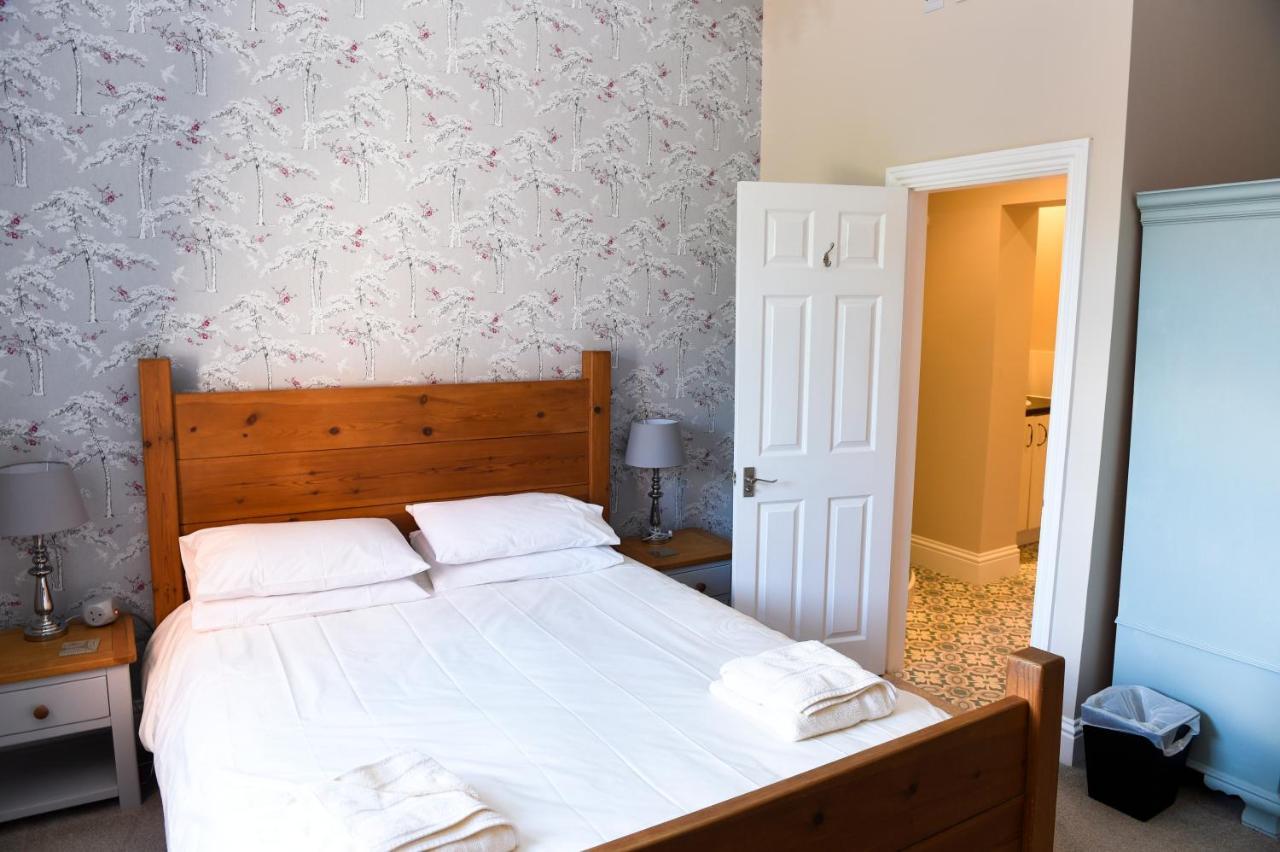 Bed and Breakfast Hillcrest Уитби Экстерьер фото