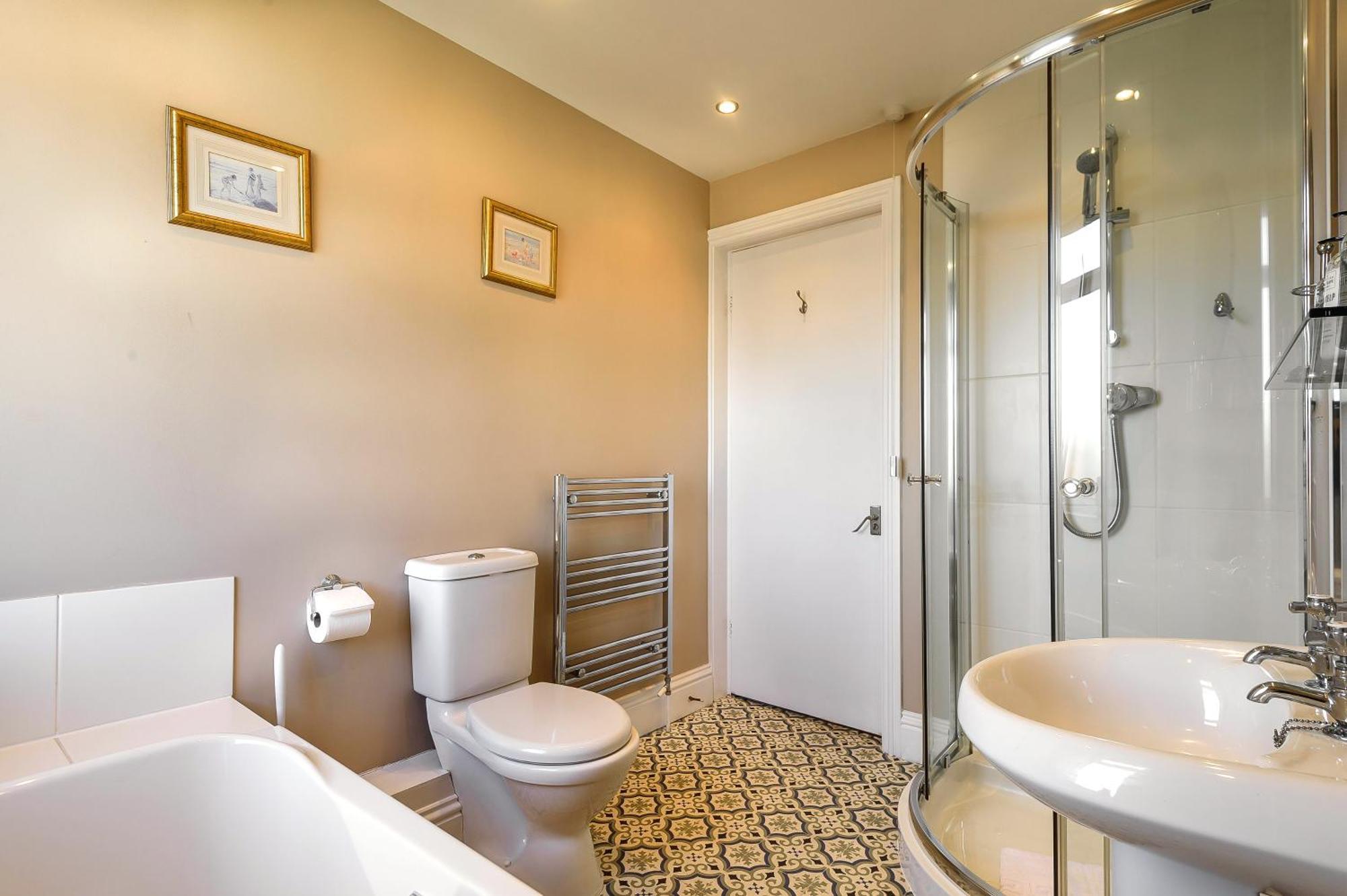 Bed and Breakfast Hillcrest Уитби Экстерьер фото