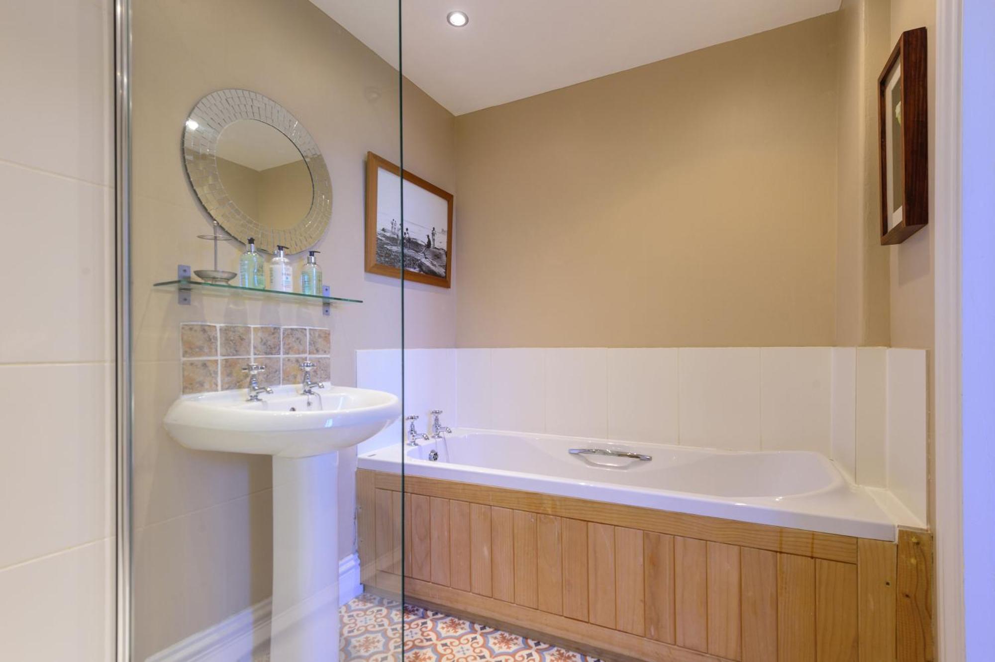 Bed and Breakfast Hillcrest Уитби Экстерьер фото