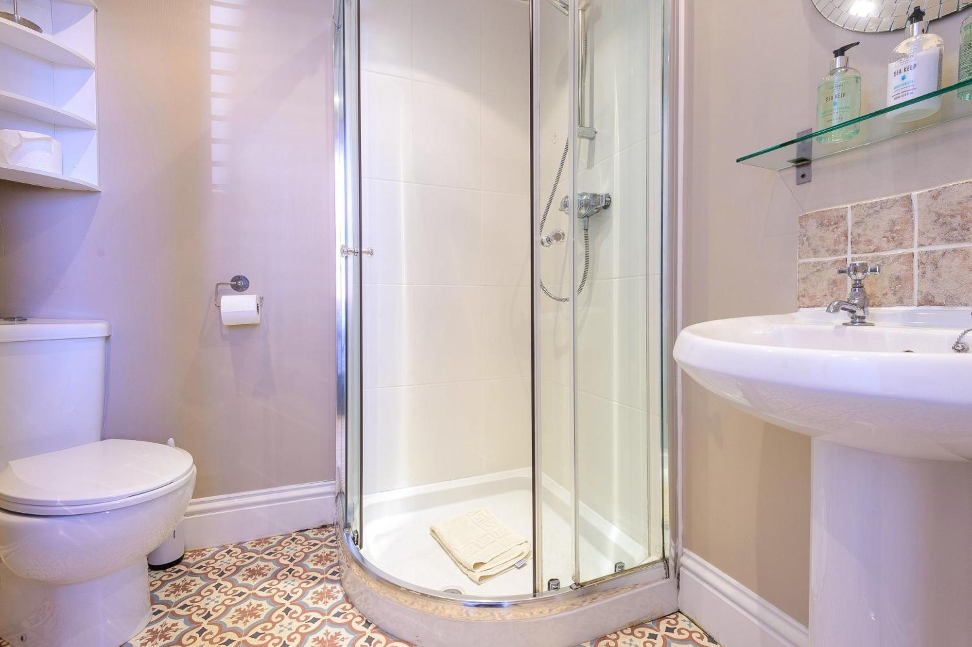 Bed and Breakfast Hillcrest Уитби Экстерьер фото