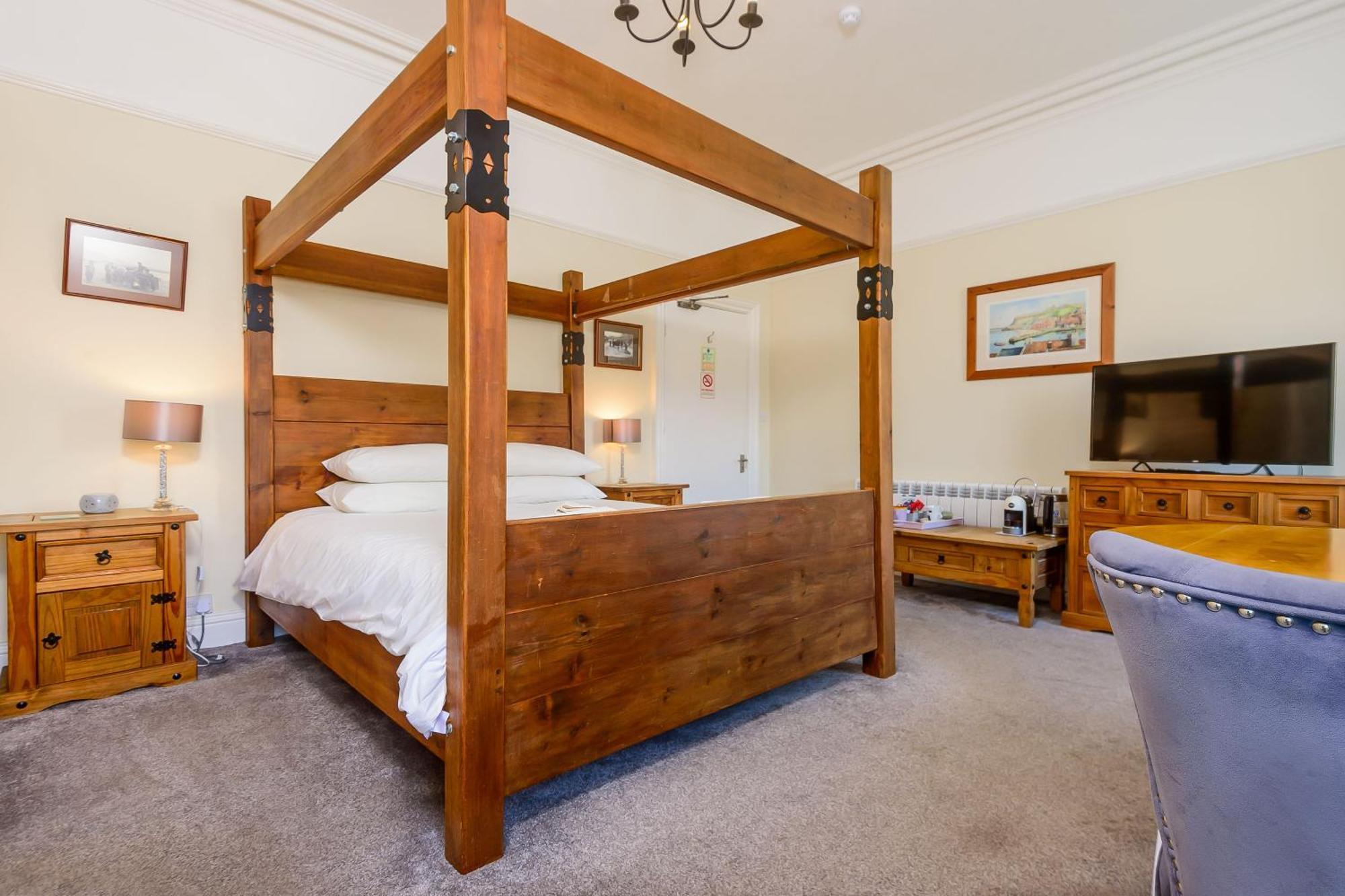 Bed and Breakfast Hillcrest Уитби Экстерьер фото