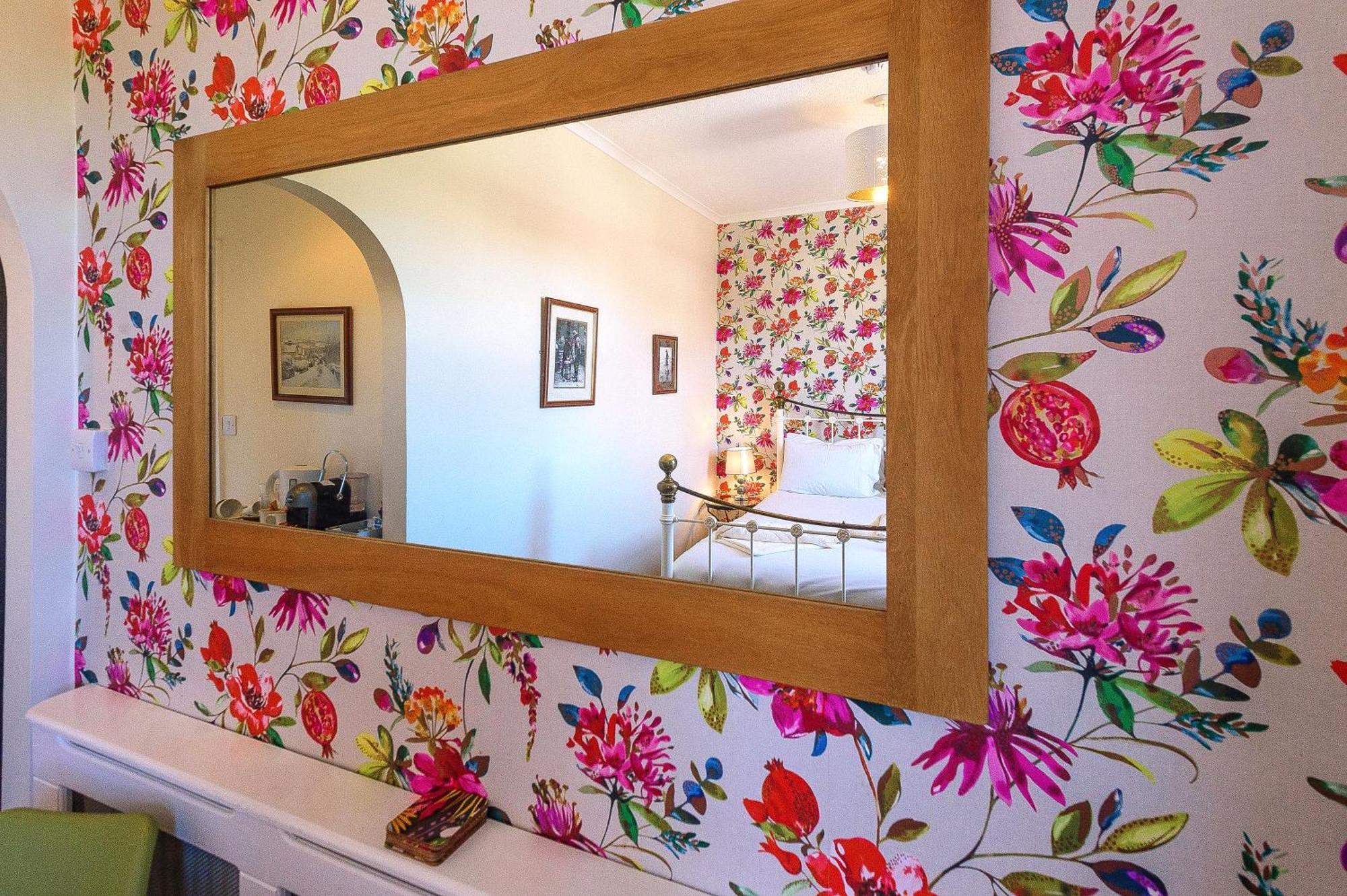 Bed and Breakfast Hillcrest Уитби Экстерьер фото