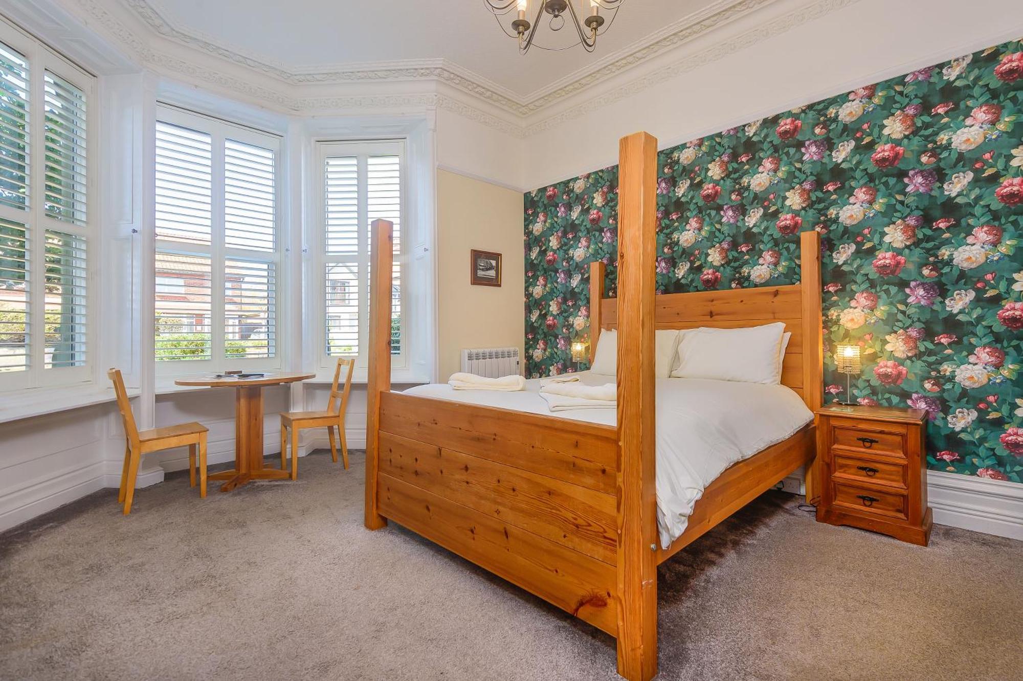 Bed and Breakfast Hillcrest Уитби Экстерьер фото