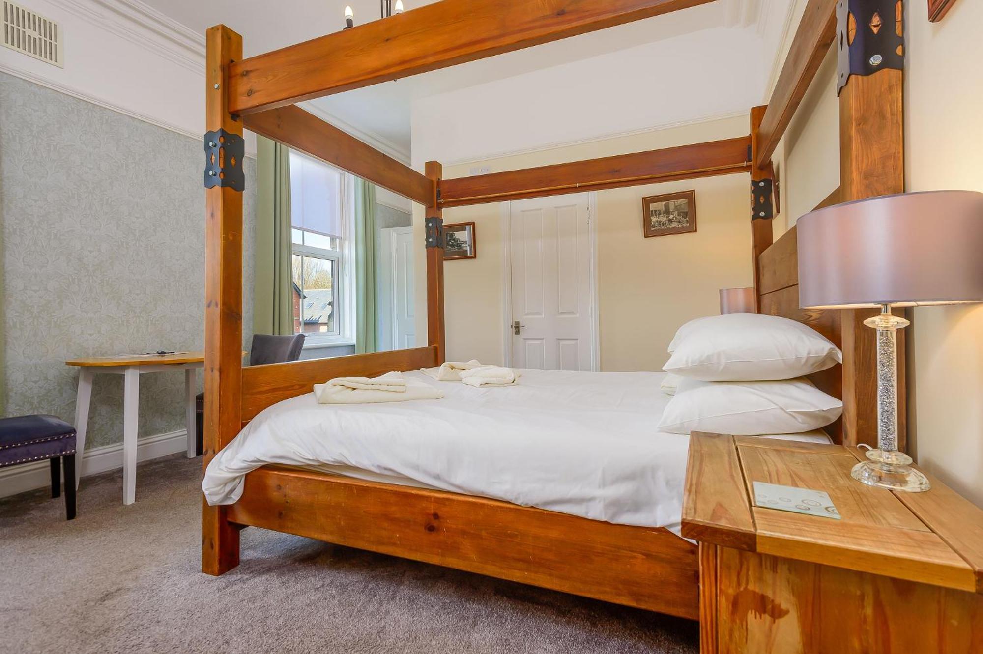 Bed and Breakfast Hillcrest Уитби Экстерьер фото
